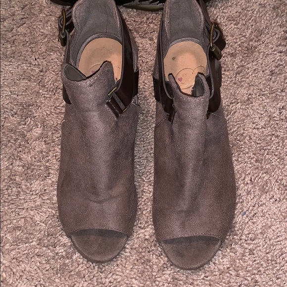 Size 6 Heeled Booties - Picture 3 of 4